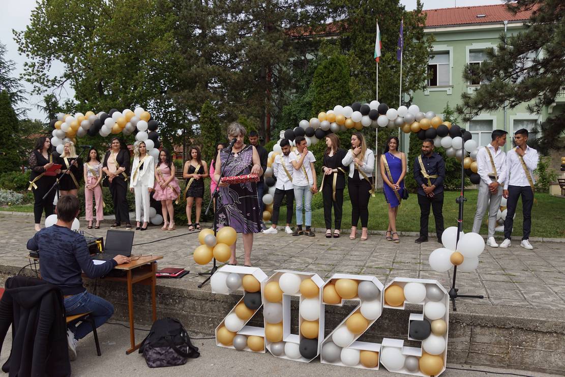 Средно училище „Крум Попов” в град Левски  изпрати тържествено випуск 2023 